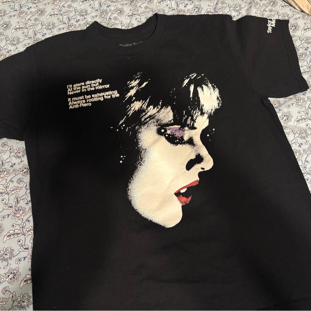 Black Graphic Taylor Swift  T-Shirt , and 1989 Taylor cropped tshirt